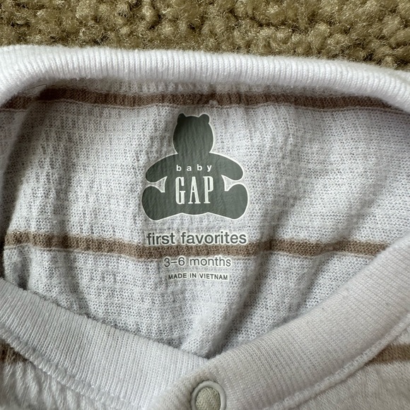 Baby gap onesie and pant set - Picture 3 of 3